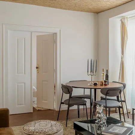 905 * Lisbon